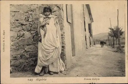 Ak Scenes et Types, Femme Kabyle