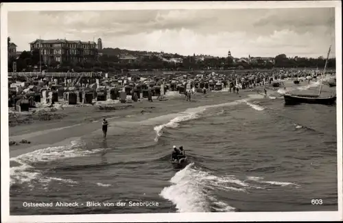 Ak Ostseebad Ahlbeck Heringsdorf auf Usedom, Strand von der Seebrücke aus gesehen