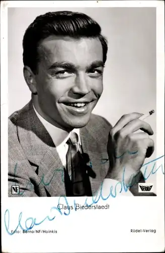 Ak Schauspieler Claus Biederstaedt, Portrait, Autogramm, Zigarette