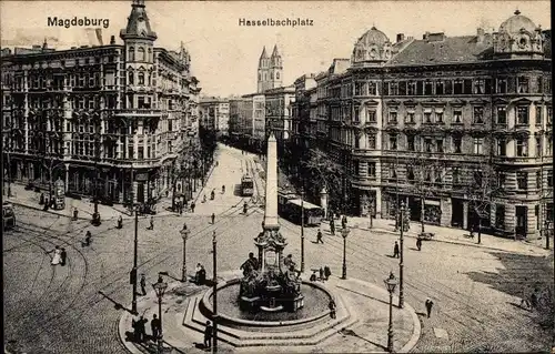 Ak Magdeburg an der Elbe, Partie auf dem Hasselbachplatz, Brunnen