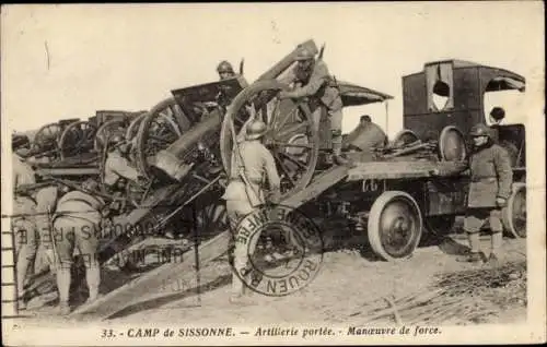 Ak Camp de Sissonne Aisne, Artillerie portee, Manoeuvre de force, französische Geschütze