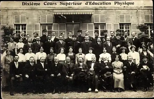 Foto Ak Frankreich, Dixieme Cours Superieur d'Education Physique, Gruppenaufnahme