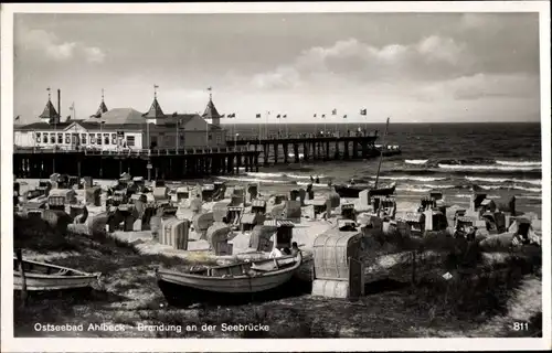 Ak Ostseebad Ahlbeck Heringsdorf auf Usedom, Seebrücke, Strand, Ruderboote