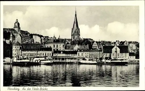 Ak Flensburg Holstein, an der Förde Brücke