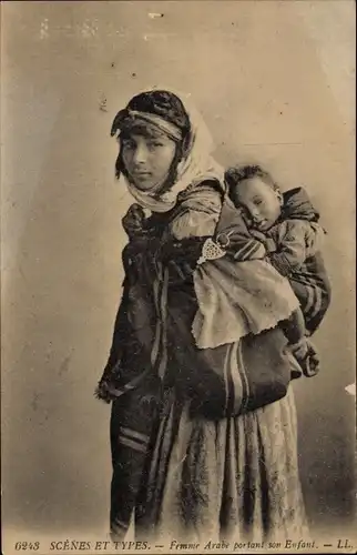 Ak Scenes et Types, Femme Arabe portant son Enfant, Maghreb