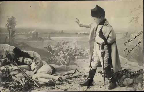 Ak Kinder in Militäruniformen als französische Soldaten, Junge als Napoleon