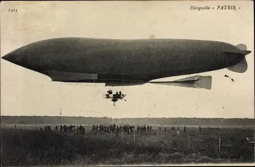 Ak Aerostation, Dirigéable Patrie, Französisches Luftschiff über einem Landefeld