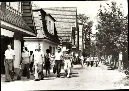 Ak Ostseebad Boltenhagen, Mittelweg, Urlauber