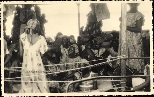 Foto Guinea, Einheimische, Frauen in Tracht