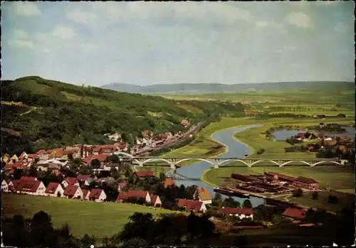 Ak Vlotho an der Weser, Blick auf den Ort mit Amthausberg und Weserbrücke, Wiehengebirge