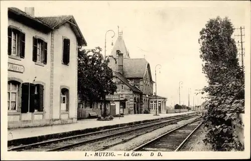 Ak Mutzig Elsass Bas Rhin, La Gare, Bahnhof, Gleisseite