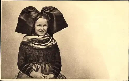 Ak Junges Mädchen in Elsässer Tracht, Flügelhaube