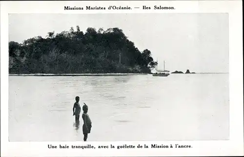 Ak Salomonen Ozeanien, Une baie tranquille, avec la goelette de la Mission a l'ancre
