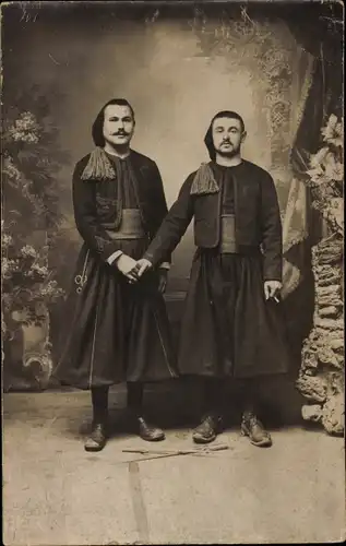 Foto Ak Zwei französische Soldaten in Uniformen, Zuaven, Portrait, Zigarette