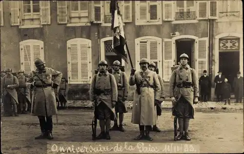 Foto Ak Französische Soldaten in Uniformen, Anniversaire de la Paix 1922