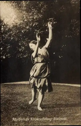 Foto Ak Tänzerin Louise Bialonski, Portrait, Rhythmische Körperschulung