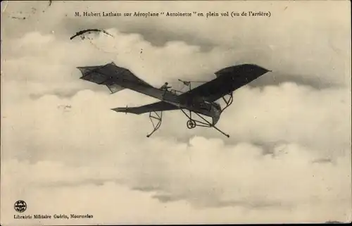 Ak Hubert Latham sur Aéroplane Antoinette en plain vol, Vu de l'arrière
