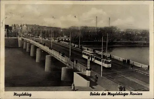 Ak Magdeburg, Brücke der Magdeburger Pioniere, Straßenbahn