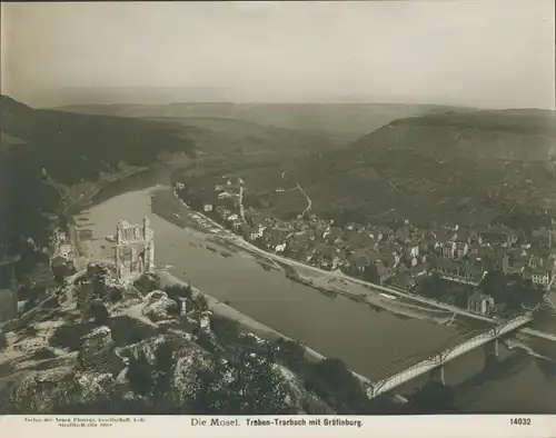 Foto Traben Trarbach an der Mosel, Panorama mit Gräfinburg, NPG 14032
