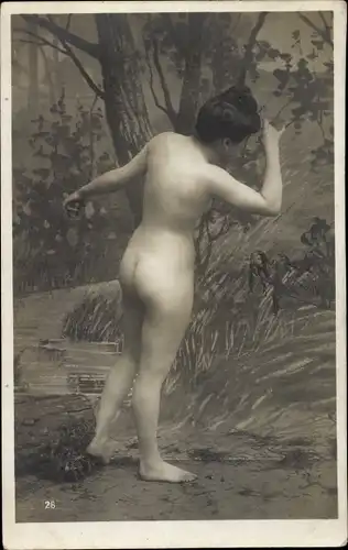 Foto Ak Erotik, Frauenakt, stehend, Rückansicht