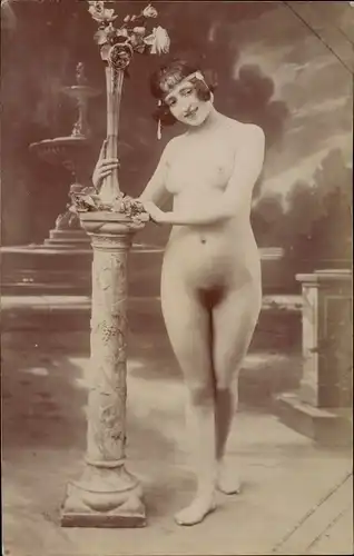 Foto Ak Erotik, Frauenakt, stehend