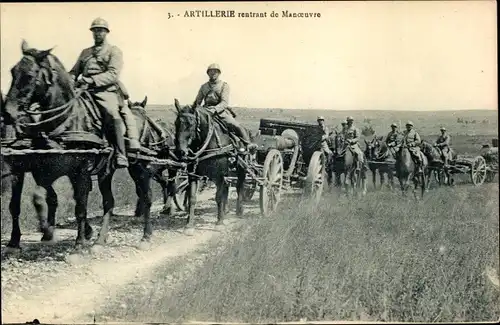 Ak Artillerie, rentrant de Manoeuvre, französische Geschützwagen