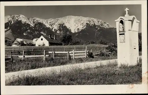 Ak Puchberg am Schneeberg in Niederösterreich, Teilansicht des Ortes, Kapelle, Berge, Zaun