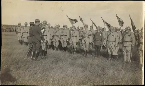 Foto Ak Französische Soldaten in Uniformen, Ordensverleihung