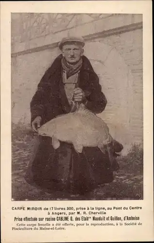 Ak Angers Maine et Loire, Carpe Miroir, Angler mit Karpfen