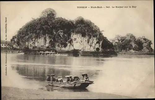 Ak Ninh Binh Tonkin Vietnam, Le Rocher sur le Day, Blick auf Felsen, Boot