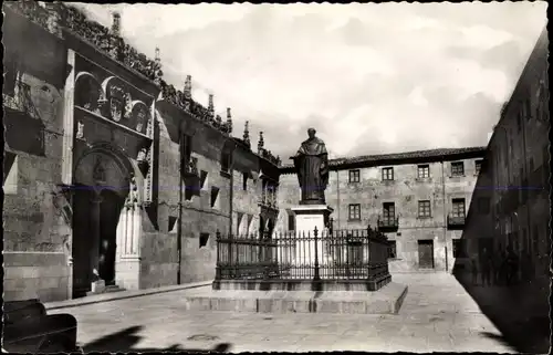 Ak Salamanca Kastilien und León, Patio de las Escuelas Menores, monumento