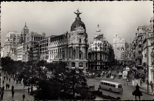 Ak Madrid Spanien, Straßenpartie, Autobus