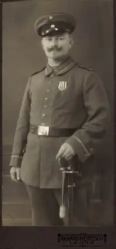 Kabinett Foto Deutscher Soldat in Uniform, Portrait