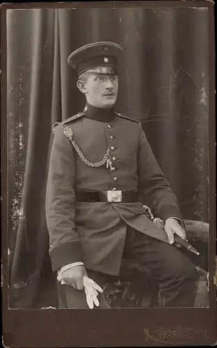 Kabinett Foto Deutscher Soldat in Uniform, Schützenschnur, Portrait, Döbeln