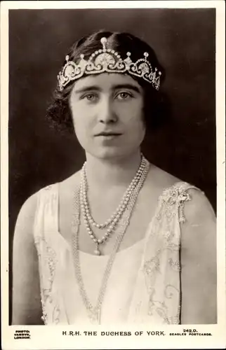 Ak The Duchess of York, Elizabeth Bowes Lyon, Queen Elizabeth, Portrait