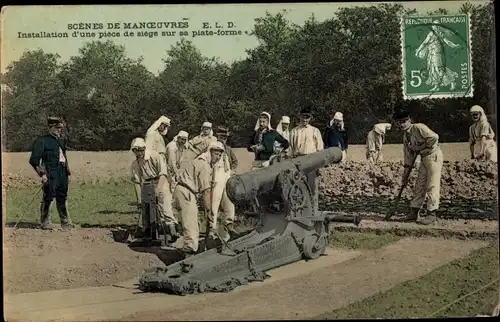 Ak Scenes de Manoeuvre, Installation d'une pièce de siège sur sa plate-forme, französisches Geschütz