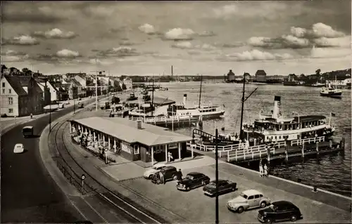 Ak Flensburg in Schleswig Holstein, Fördebrücke, Dampfer am Anleger