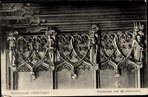 Ak Überlingen, Partie im Rathaussaal, Schnitzwerk vom 14. Jahrhundert