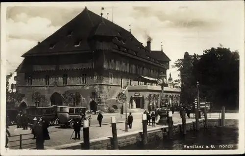 Ak Konstanz Bodensee, Passanten am Konzil, Terrasse
