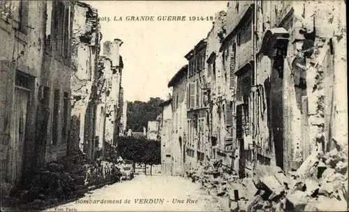 Ak Verdun Meuse, Bombardement, Une Rue, La Grande Guerre 1914-18