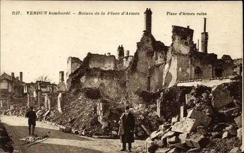 Ak Verdun Meuse, Bombardé, Ruines de la Place d'Armes