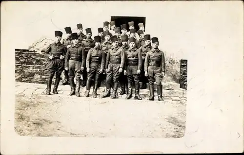 Foto Ak Tunesien, Französische Soldaten in Uniformen, Gruppenaufnahme