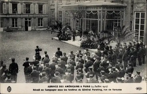 Ak Arrivee des americains a Paris 1917, Reveil en Campagne sous les fenetres du General Pershing