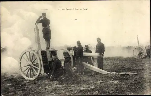 Ak Ecoles a feu, französisches Geschütz, Soldaten