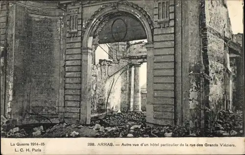 Ak Arras Pas de Calais, Autre vue d'un Hotel particulier de la rue des Grands Vieziers