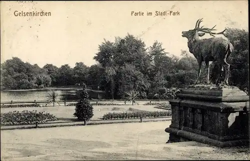 Ak Gelsenkirchen im Ruhrgebiet, Partie im Stadtpark, Hirsch Standbild