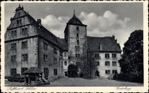 Ak Schlitz Vogelsbergkreis, Partie am Brunnen vor der Rothenburg