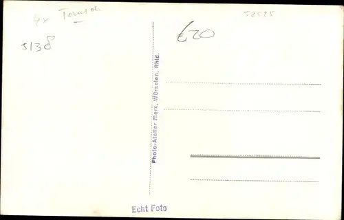 Foto Ak Waldenrath Heinsberg im Rheinland, Straßenpartie im Ort, Kirche, Denkmal