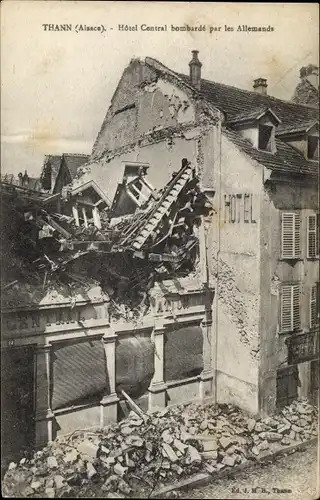 Ak Thann Elsass Haut Rhin, Hôtel Central bombardé par les Allemands