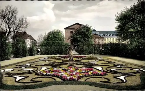 Ak Trier an der Mosel, Blick vom Palastgarten zum kurfürstlichen Palais u. Basilika